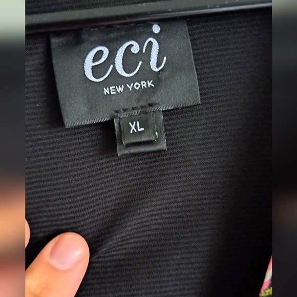 Eci Women's Floral Wrap Top - XL - Picture 5 of 5